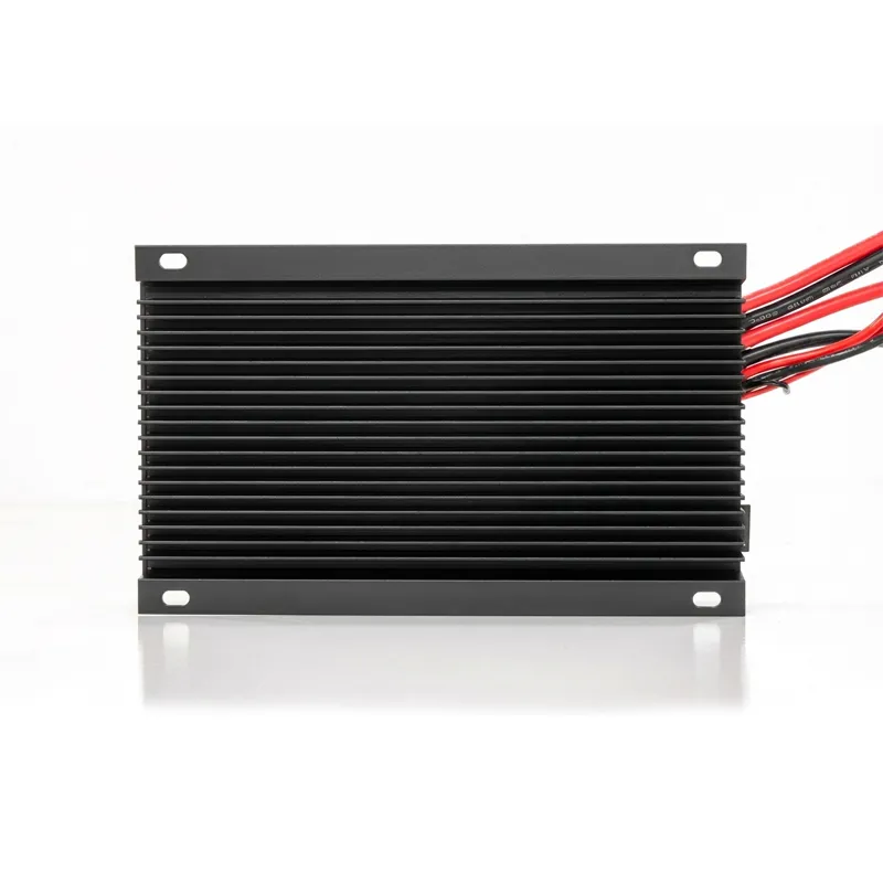 Vue arrière du contrôleur d’éclairage solaire intelligent MPPT pour l’éclairage solaire de football